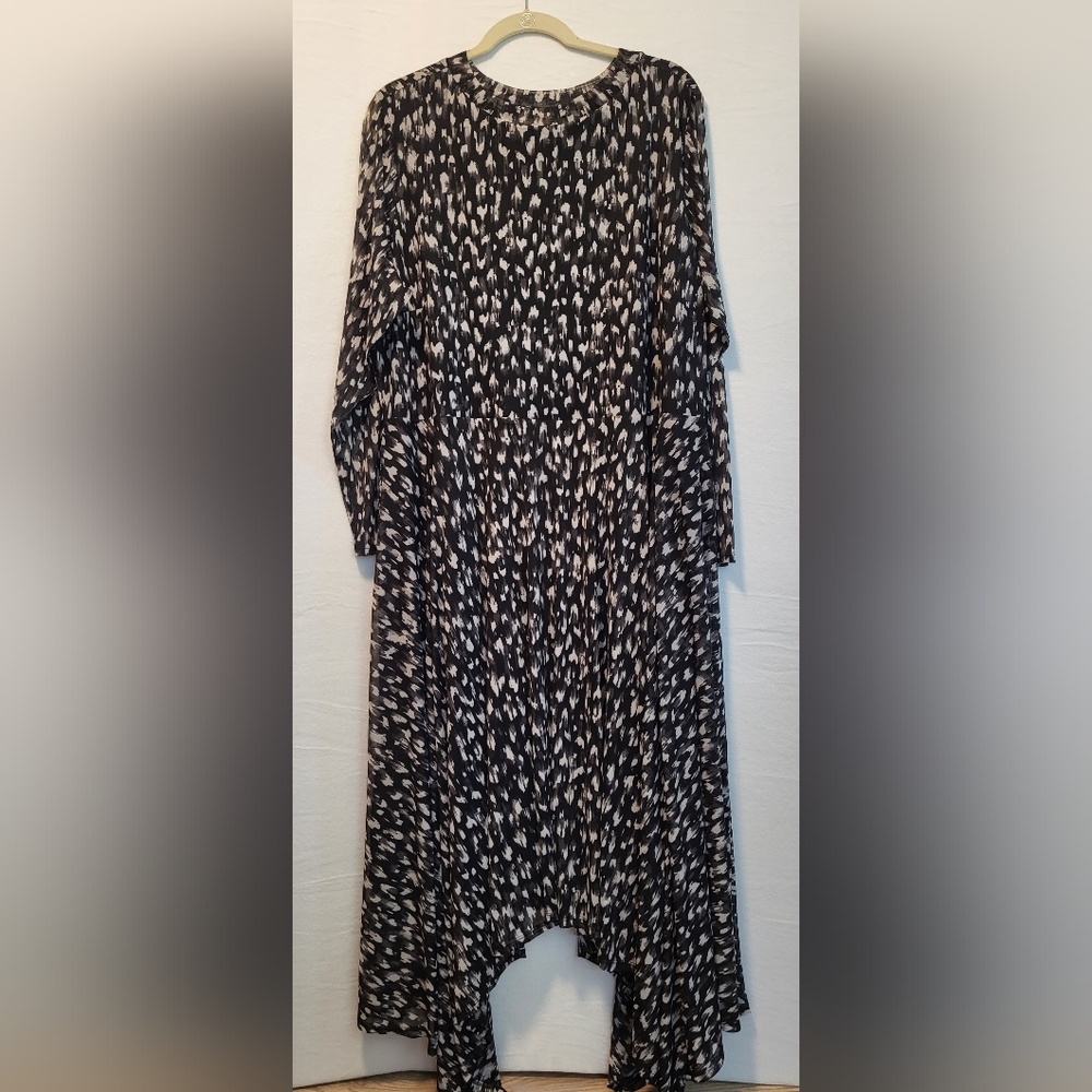 City Chic Black and White Asymmetrical Dress - Picture 6 of 16
